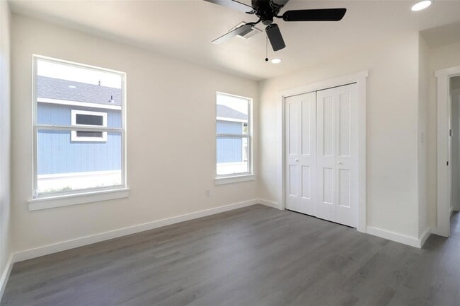 Building Photo - 1087 Schubert Ln