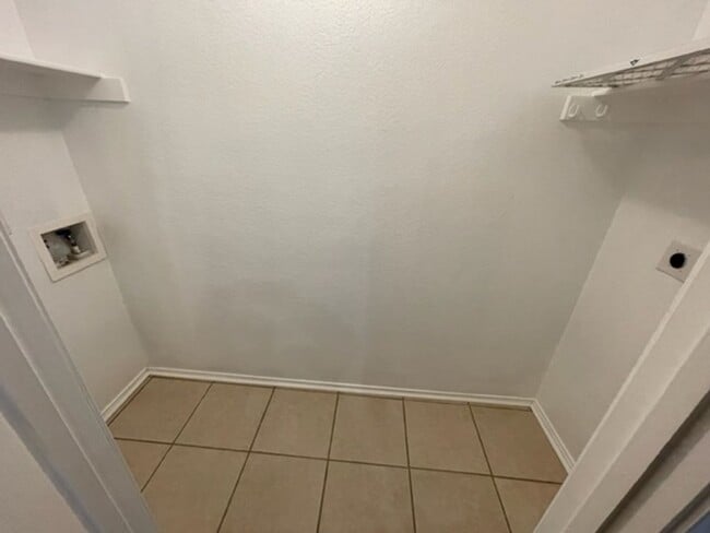 Building Photo - Beautiful One Story Home on a cul-de-sac near Lackland AFB