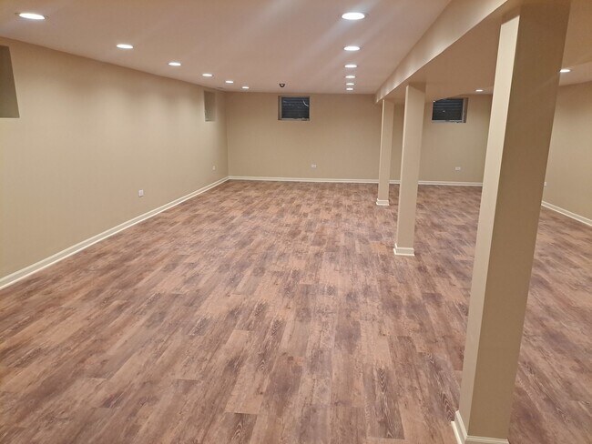 Building Photo - 2045 Farrell Ave