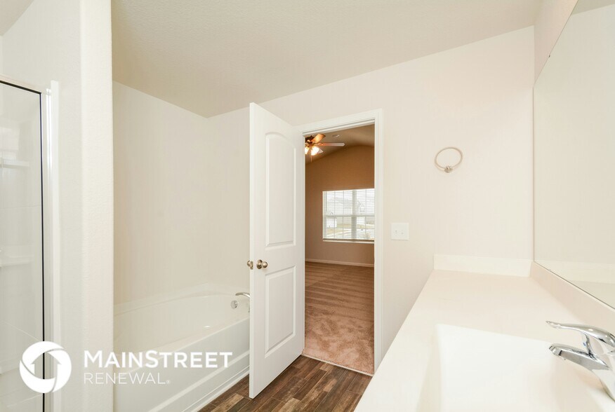 Building Photo - 497 Turning Lk Dr