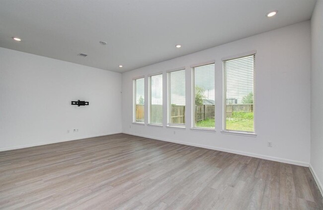 Building Photo - 4138 Balboa Dr