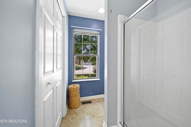 Building Photo - 10160 Highgate Cir