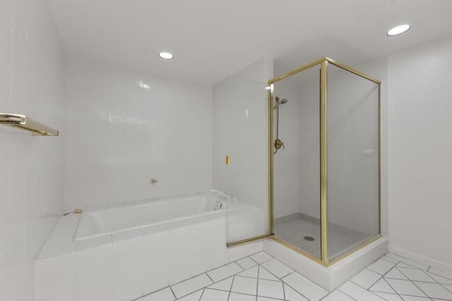 Building Photo - 1341 Kapiolani Blvd