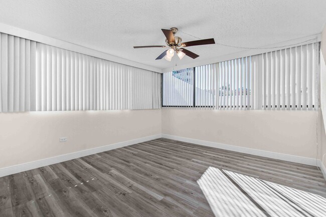 Building Photo - 500 Treasure Island Causeway