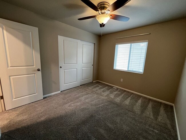 Building Photo - 4 Bed DuPont Townhome for Rent