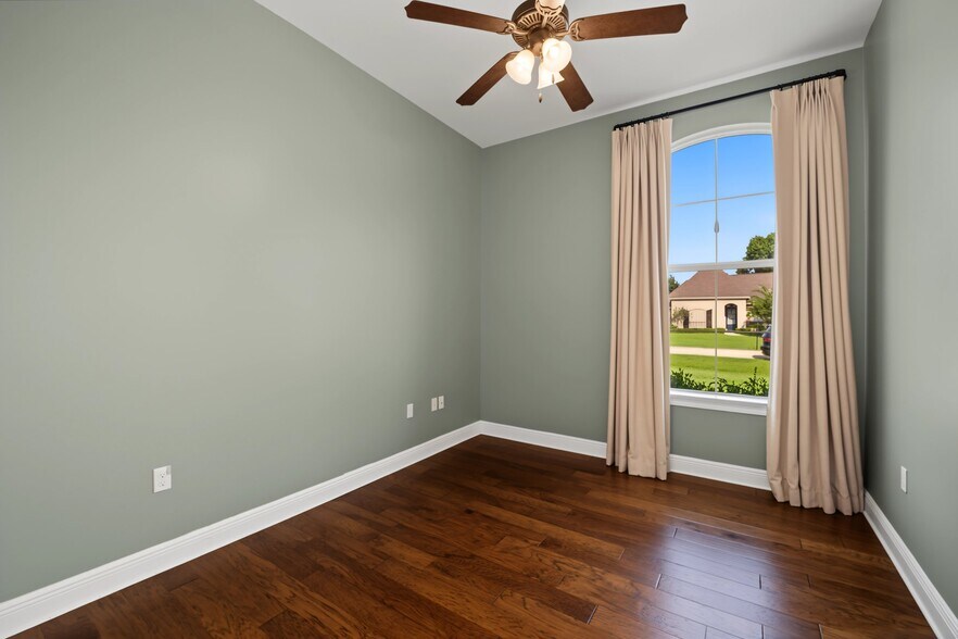 Building Photo - 404 Golden Leaf Ct