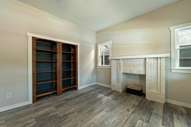 Building Photo - 1205 Charleston Ave