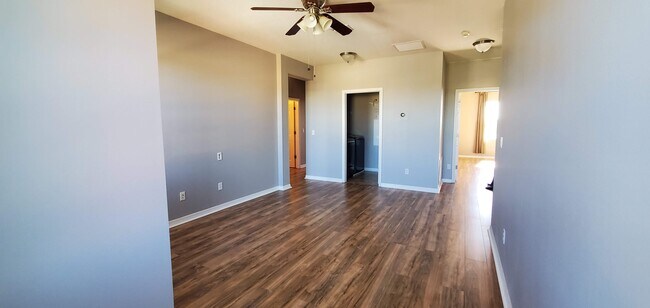 Building Photo - 811 Parker Den Dr