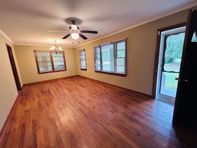 Building Photo - Charming Country Living - 3BR Brick Ranch in Round O