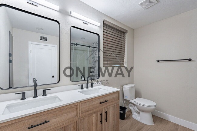 Building Photo - 745 E Pierce St