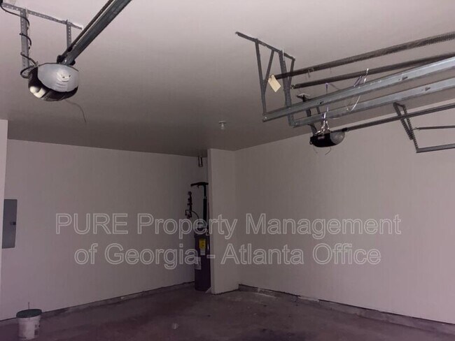 Building Photo - 1424 Saphire Dr