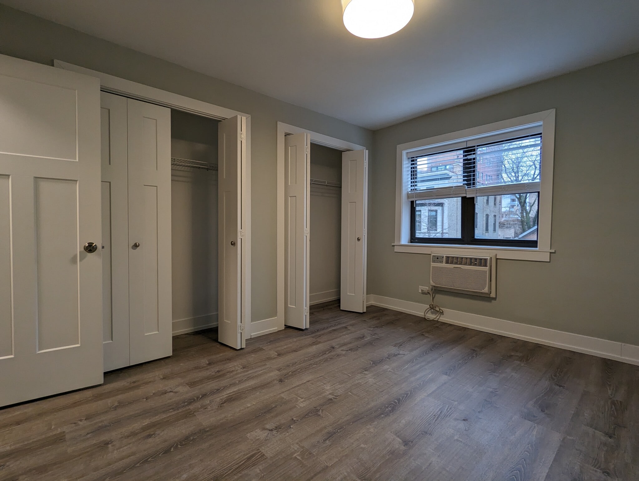 Building Photo - 456 W Barry Ave