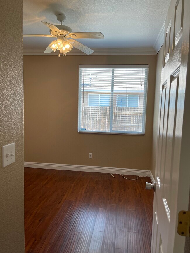 Building Photo - 1370 Oregon Creek Way