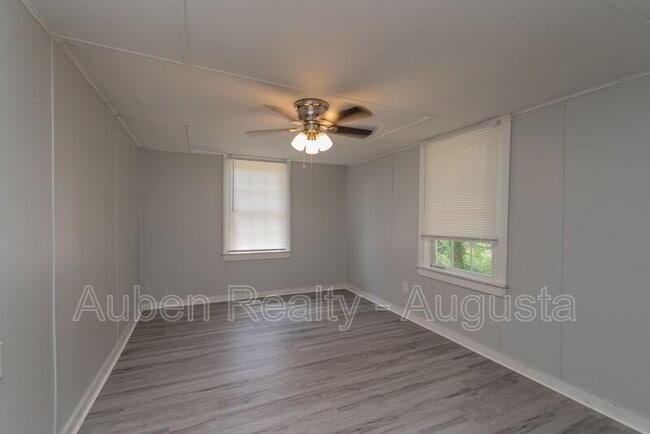 Building Photo - 3527 Bullock Ave