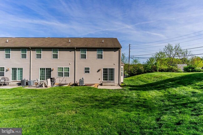 Building Photo - 198 Old Schoolhouse Ln