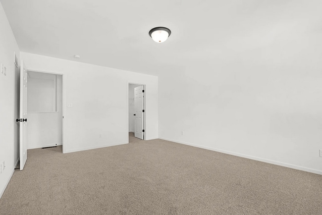 Building Photo - 43 Fairmount Grv Dr