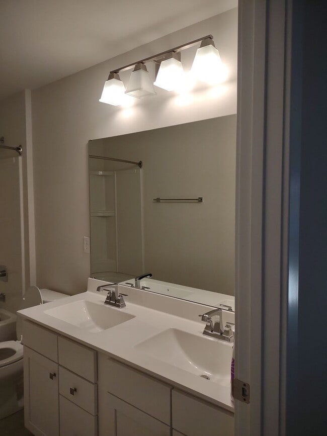 Building Photo - $300 OFF THE FIRST FULL MONTH's RENT!!! Su...
