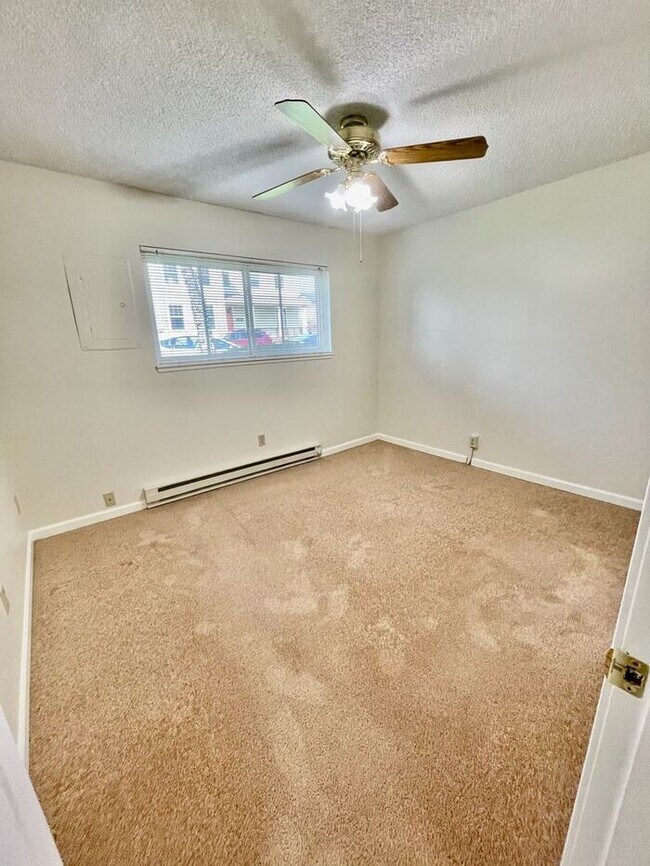 Building Photo - 2135 SE Nehalem St