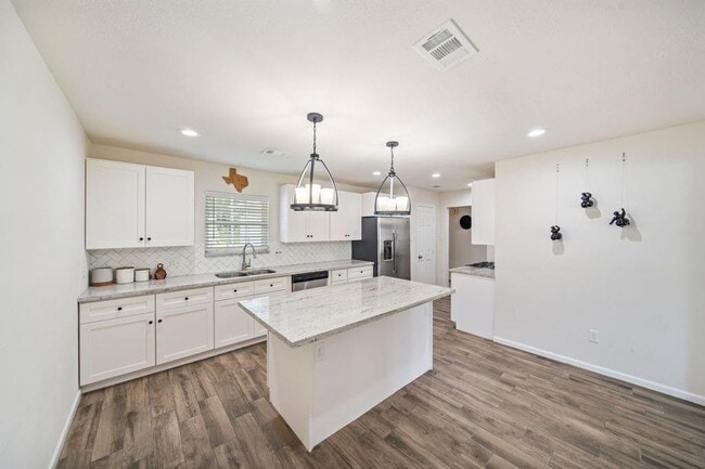 Building Photo - 739 Pas Trail