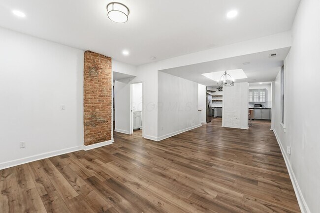 Building Photo - 905 McAllister Ave