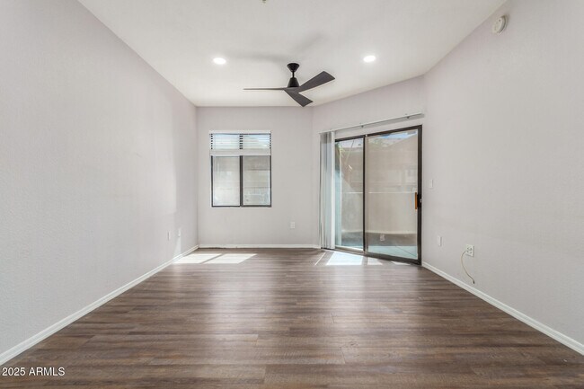 Building Photo - 5302 E Van Buren St