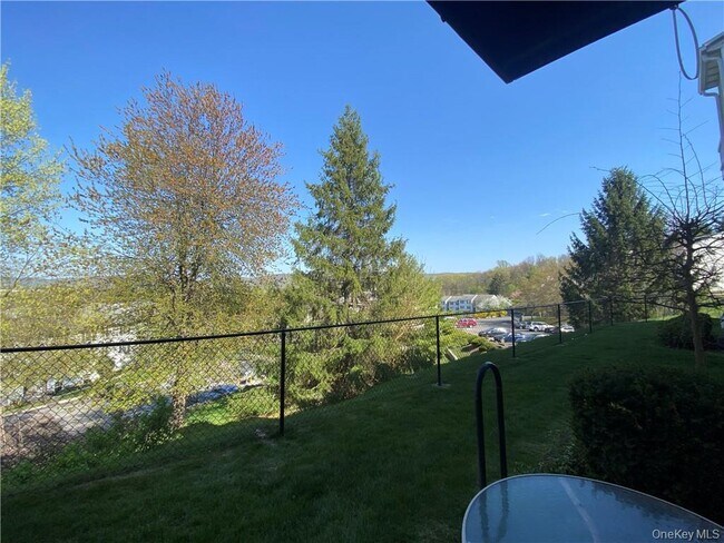 Building Photo - 25 Lexington Hills Rd