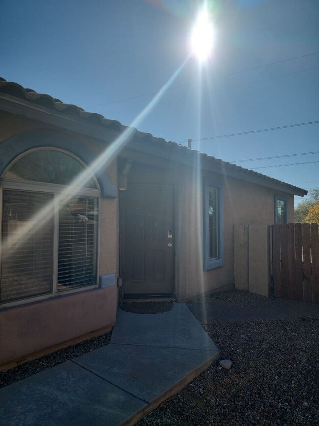 Building Photo - "Charming 3-Bedroom Oasis in Sahuarita - Spacious Living Awaits!"