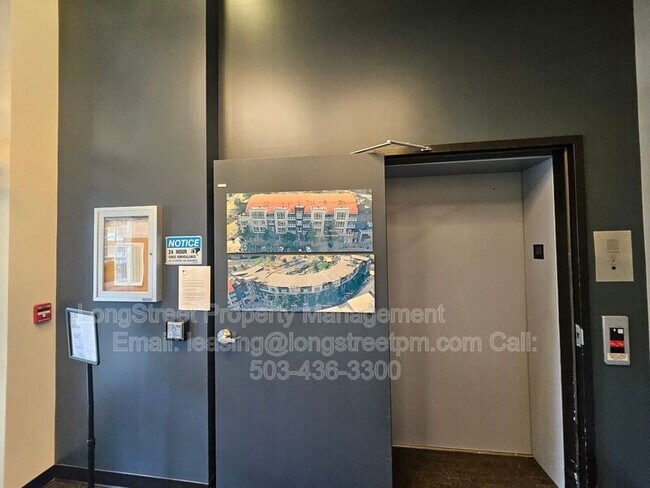 Building Photo - 12600 SW Crescent St