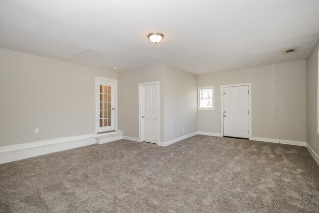 Building Photo - 369 Windemere Way