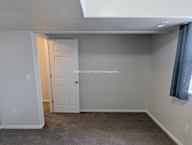 Building Photo - 4-Bed, 3.5 Bath Home with Scenic Views in South Ogden