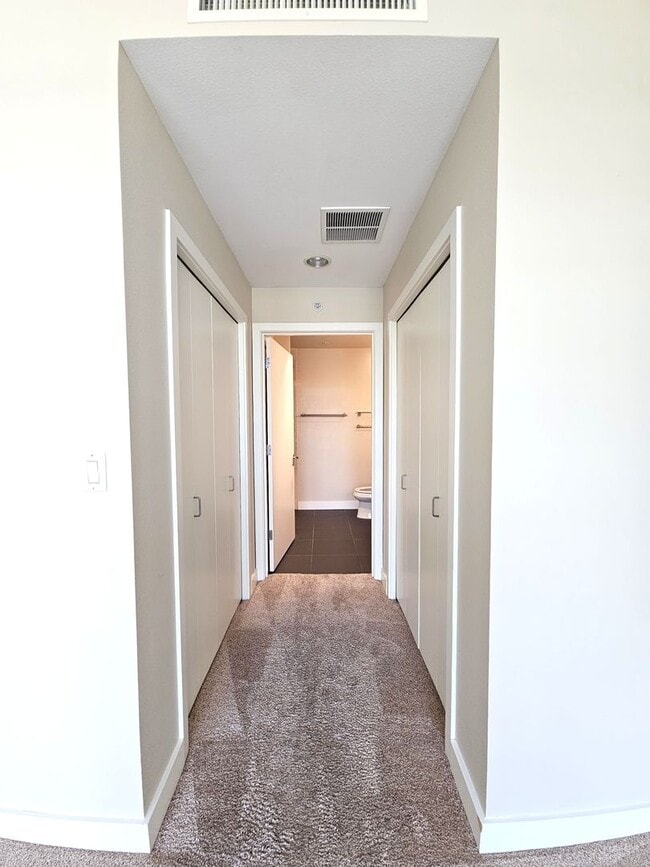 Building Photo - Beautiful Palazzo condo in the heart of downtown Bellevue!