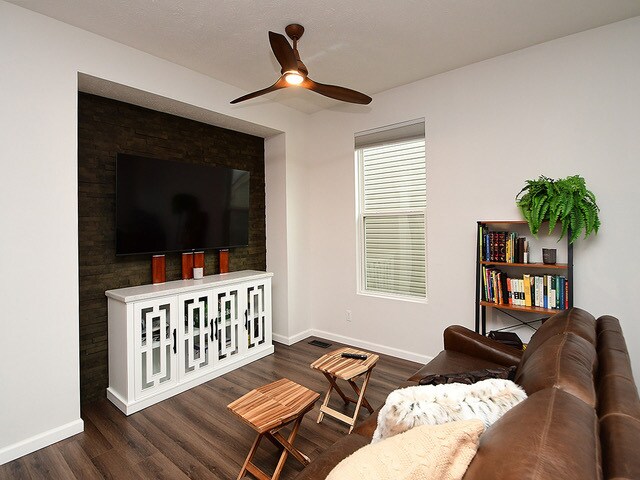 Building Photo - 14902 Mormon St