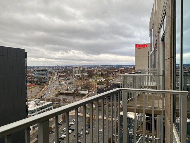 Building Photo - 301 Demonbreun St