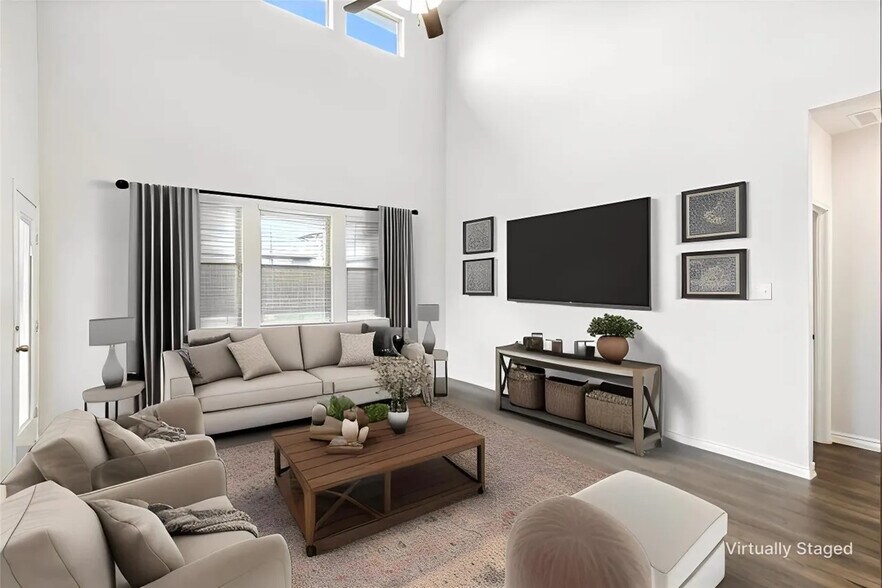 Building Photo - Room in House on Gallop Dr