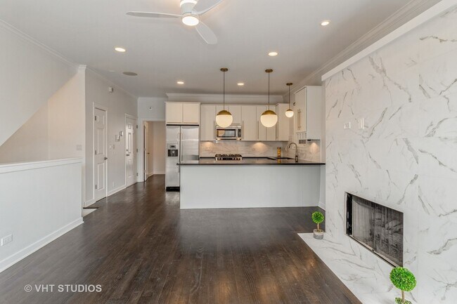 Building Photo - 1644 W Blackhawk St