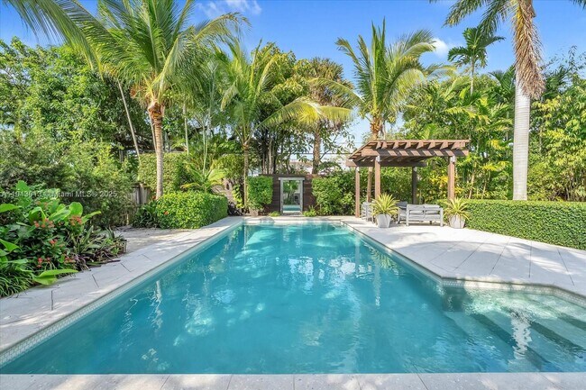 Building Photo - 863 NE 90th St