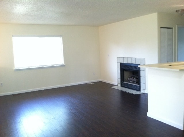 Building Photo - Newly Updated 2 bedroom Condo - Backs to Open Space, Very Private