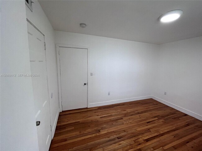 Building Photo - 15 Sidonia Ave