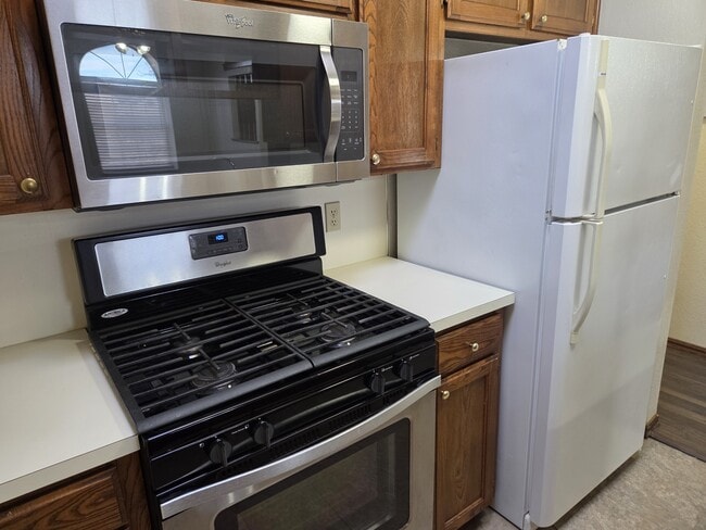 Building Photo - 2122 Meench Dr