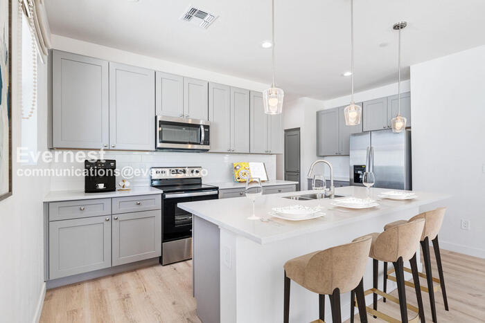 Building Photo - 1500 N 35th St