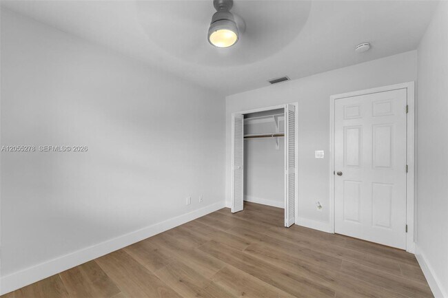 Building Photo - 9121 Ridgeland Dr