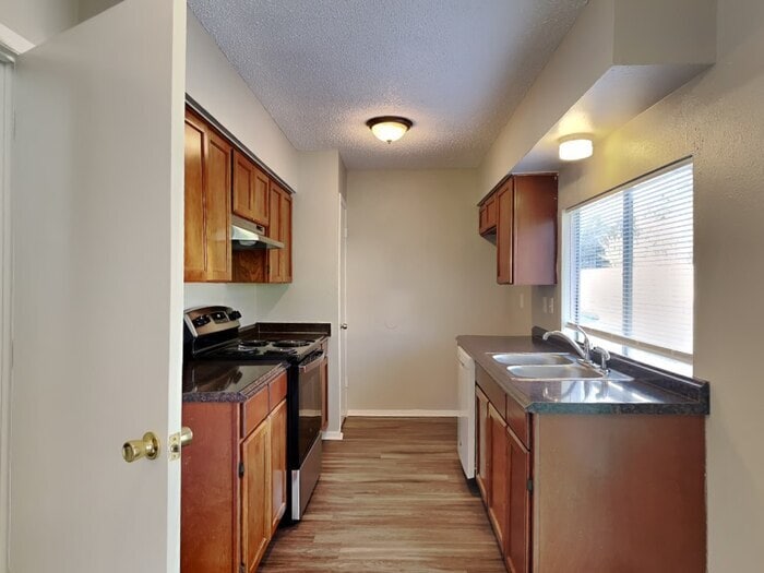 Building Photo - 1201 Saturn Dr