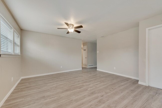 Building Photo - 917 Piedmont Dr