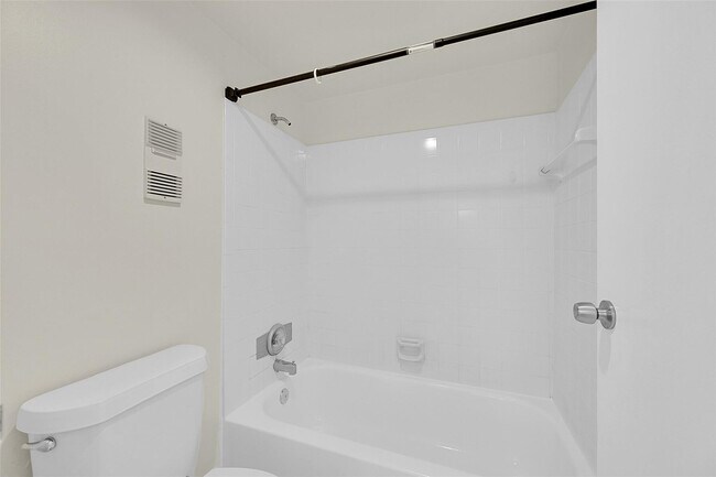 Building Photo - 8415 Forest Hills Dr