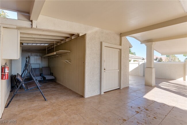 Building Photo - 2121 Rosanna St