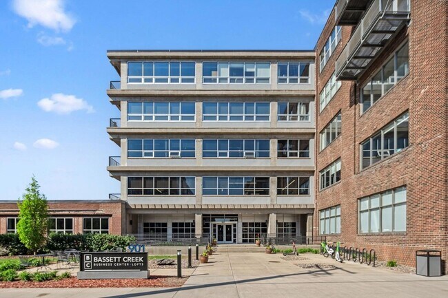 Building Photo - 901 N 3rd St
