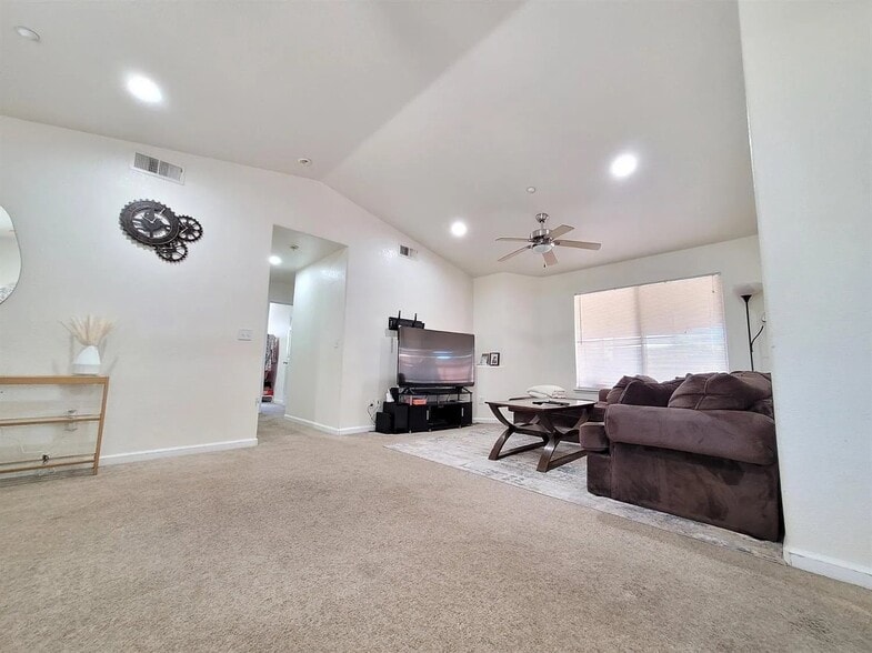Building Photo - 6269 W San Carlos Ave