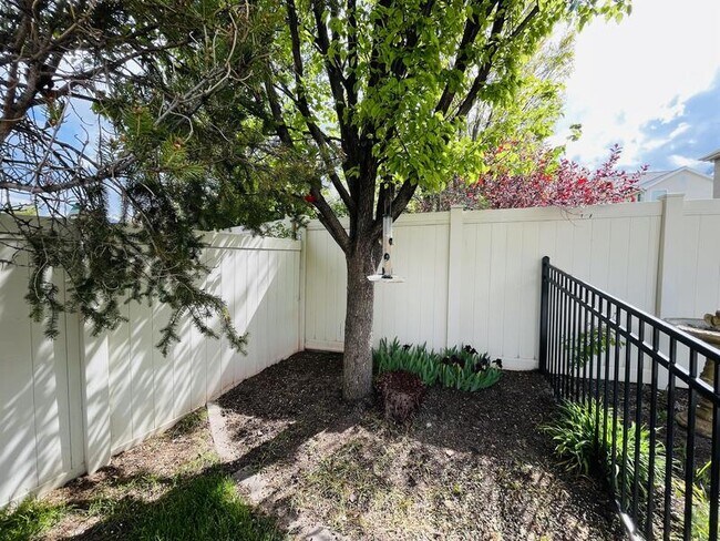 Building Photo - 2035 Quartzridge Dr