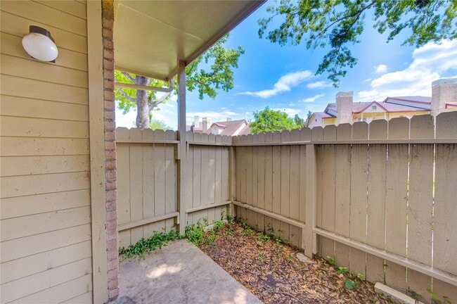 Building Photo - 2120 El Paseo St