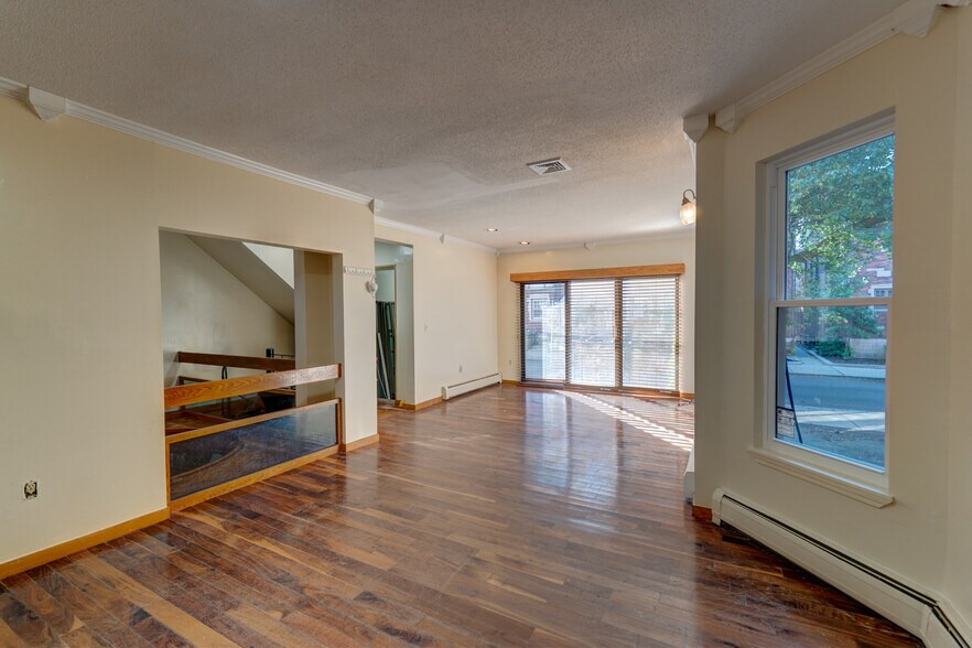 Building Photo - 26 Lynwood Pl